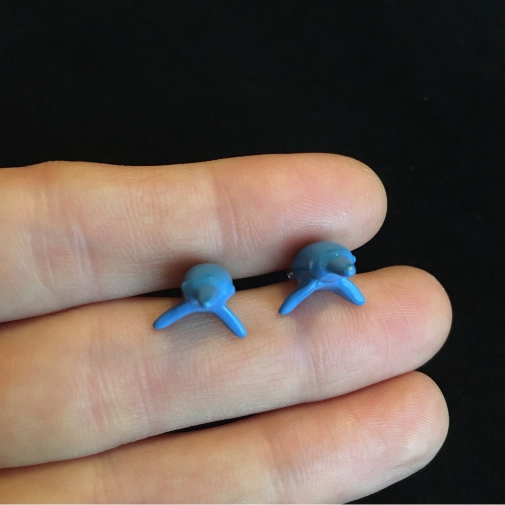 Jewelry - VINTAGE Blue Dolphin Earrings - Picture 3 of 9